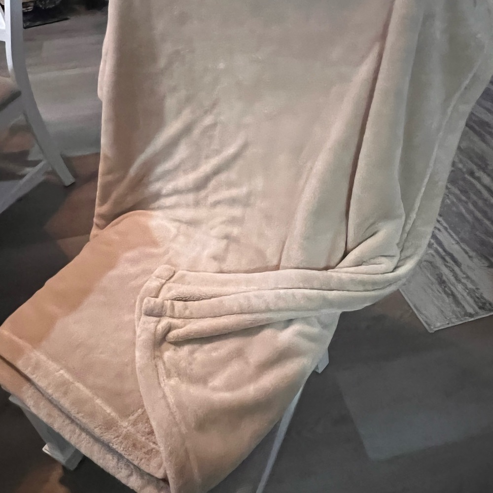 86x 58 TAN FLEECE BLANKET